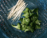 Foto langkah ke 1 dari resep Ca Brokoli Enoki.