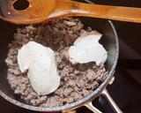 Foto del paso 1 de la receta: Pimientos del piquillo rellenos de carne y queso finas hierbas