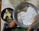 Foto langkah ke 1 dari resep Martabak Mini Daun Kelor.