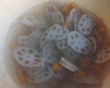 A picture of step 3 of Lotus stem soup.