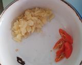 Foto langkah ke 1 dari resep Sawi putih ayam sederhana.