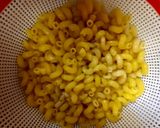 A picture of step 1 of Chicken Macroni.