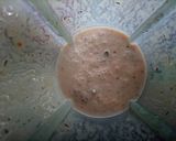 A picture of step 3 of Chikoo milkshake.