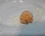 Foto del paso 5 de la receta: Bolitas de zanahoria y coco