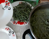 Foto del paso 3 de la receta: Fetuccinis artesanales de espinacas con strogonoff de pollo y champiñones