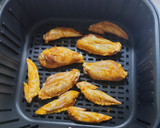 Foto del paso 2 de la receta: Alitas de pollo con patatas fritas (Airfryer)