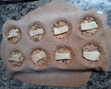 Foto del paso 3 de la receta: Sorrentinos integrales de salmón rosado con salsa de tomate