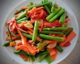 Foto langkah ke 4 dari resep Oseng Batang Kangkung dan wortel.