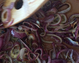 Foto del paso 1 de la receta: Hamburguesas de ternera, cebolla roja y parmesano de Jaimie Oliver