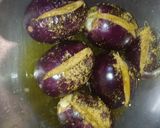 मिनी भरवा बैंगन (Mini bharwan baingan recipe in hindi) रेसिपी चरण 2 फोटो