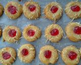 Foto langkah ke 3 dari resep Strawberry Cheese Thumbprint Cookies.