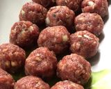Foto langkah ke 1 dari resep Sop tomat bola-bola daging.