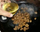 Foto del paso 3 de la receta: Lomo o cuadril en salsa de champiñones con papas rústicas