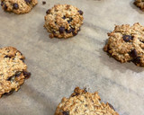 Foto del paso 3 de la receta: Galletas de avena, plátano y chips de chocolate 🍪