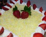 Foto langkah ke 8 dari resep Strawberry Cheese Cake.
