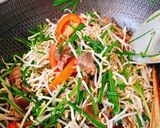Hình bước làm 3 của món Tim gà xào giá hẹ