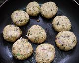 A picture of step 3 of Healthy Makhana Tikki.