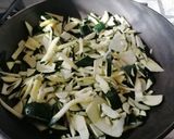 Foto del passaggio 3 della ricetta Filetto di halibut con crema di zucchine e maionese alla liquirizia