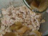Takwa ayam cincang dengan pickled lettuce