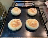 Foto langkah ke 4 dari resep English Muffin.
