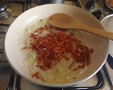 Foto del paso 1 de la receta Gratinado de alcachofas y patatas con chorizo colorado