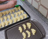 Foto del paso 9 de la receta: Medias lunas o Croissant masa casera / rellenos de dulce de leche