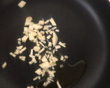 Foto del paso 2 de la receta: Espárragos trigueros con ajo y huevo