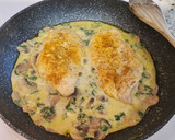 Foto del paso 7 de la receta: Pollo en salsa cremosa de champiñones y espinacas