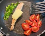 A picture of step 4 of Seared salmon with butter and soy sauce - Japanese style.