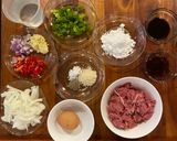 Foto langkah ke 1 dari resep Bola-bola daging sapi saus tiram.