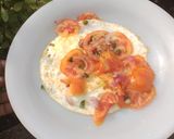 A picture of step 3 of Fried Egg Garnished with Fresh Vegetables.