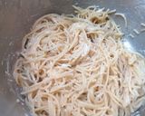 Foto del paso 1 de la receta: Tortilla de spaghetti con queso