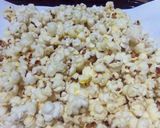 Foto langkah ke 2 dari resep Popcorn asin gurih.