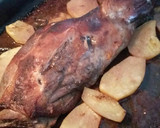 Foto del paso 15 de la receta: Paletilla de cordero con salsa de vino, manzana y pera