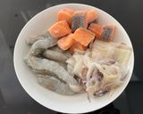 A picture of step 2 of Tom-Yam Seafood.