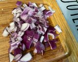 Une image de l'étape 3 de Salade de riz aux anchois, tomate, poivron et oignon rouge.