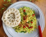 Foto langkah ke 3 dari resep Mie Ayam Hijau Goreng.
