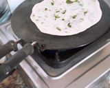 A picture of step 2 of Palak Parantha.