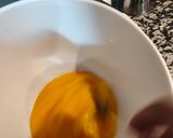 Foto del paso 5 de la receta Tortilla de brócoli con sobre mesa de tomate