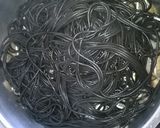 Foto del paso 10 de la receta: Espaguetis negros con gulas, champiñones y gambas