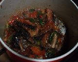 Foto langkah ke 3 dari resep Tumis Pindang Tongkol Kemangi.