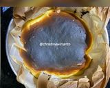 Foto langkah ke 4 dari resep Basque Burnt Cheesecake.