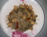 Foto langkah ke 7 dari resep Tumis kecambah dan tahu.