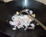 Foto langkah ke 2 dari resep Tumis kerang batik pedas.