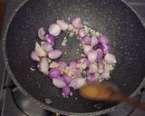 Foto langkah ke 3 dari resep Oseng Nugget Bawang.