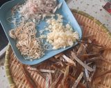 Hình bước làm 1 của món Khô cá chỉ vàng rim chua ngọt