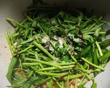Foto langkah ke 4 dari resep 659. Kangkung Pedas Cumi Asin.