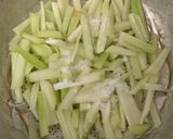 Foto langkah ke 2 dari resep Tumis sayur labu jagung.
