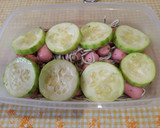 Foto del paso 14 de la receta: Salchichas minis con gulas al ajillo y calabacín al horno