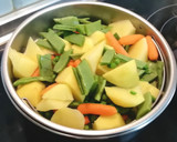 Foto del paso 1 de la receta: Cocción al vapor de Patatas y Verduras con Merluza confitada